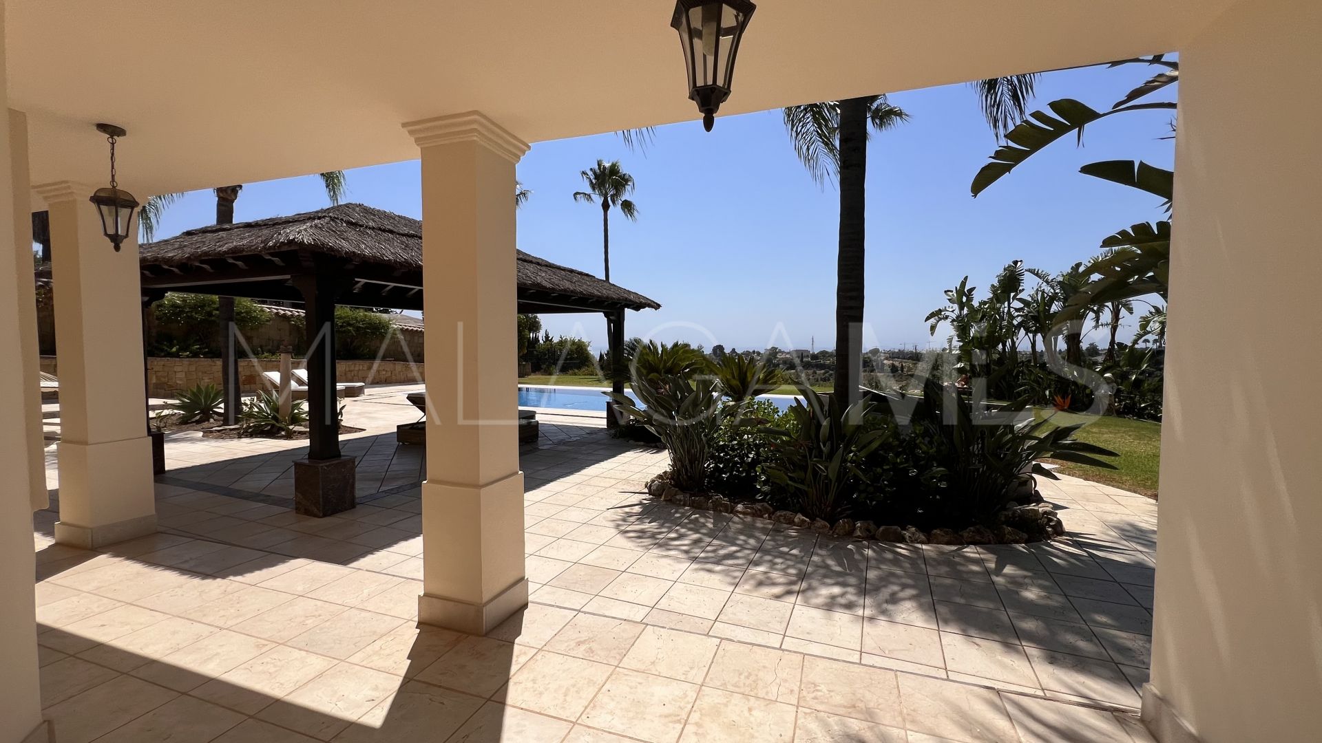 Buy villa in El Padron with 4 bedrooms
