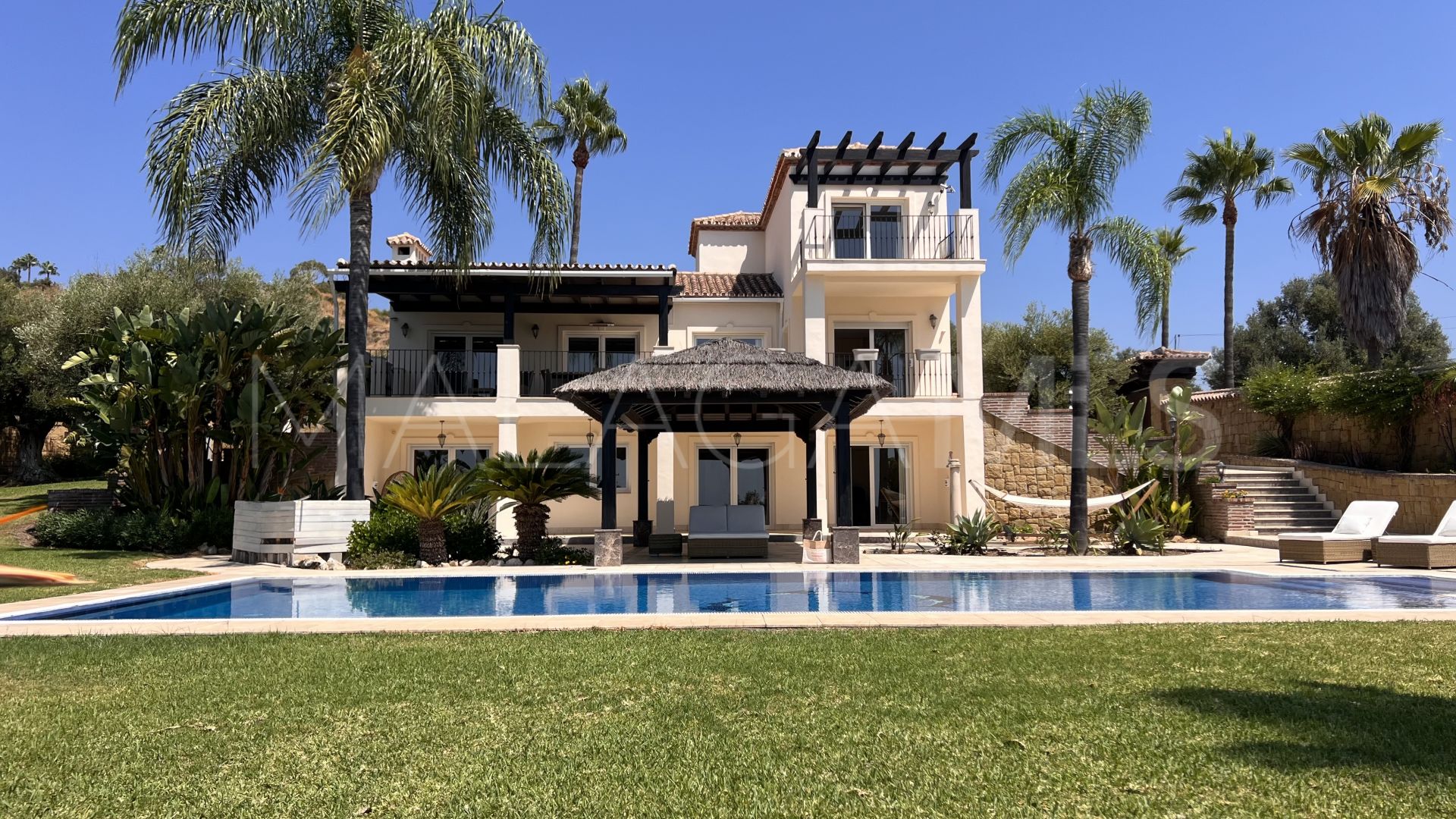 Buy villa in El Padron with 4 bedrooms