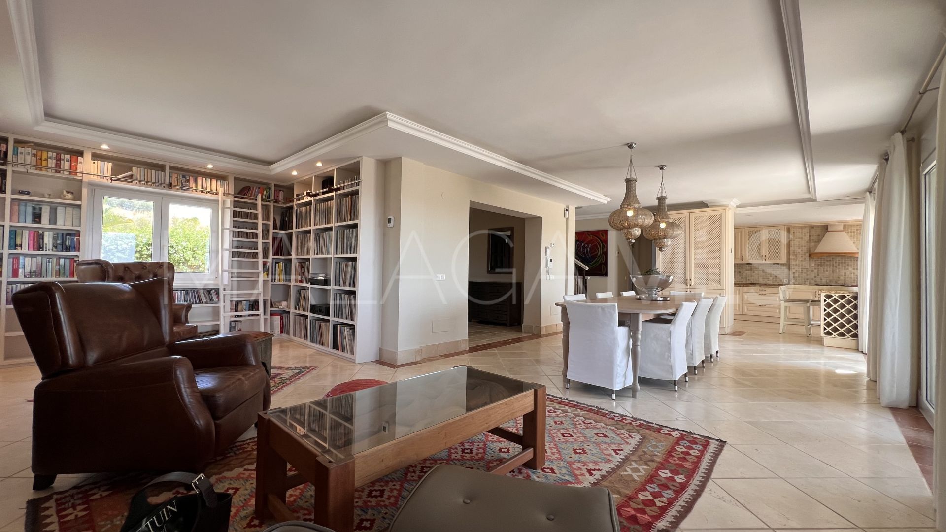 Buy villa in El Padron with 4 bedrooms
