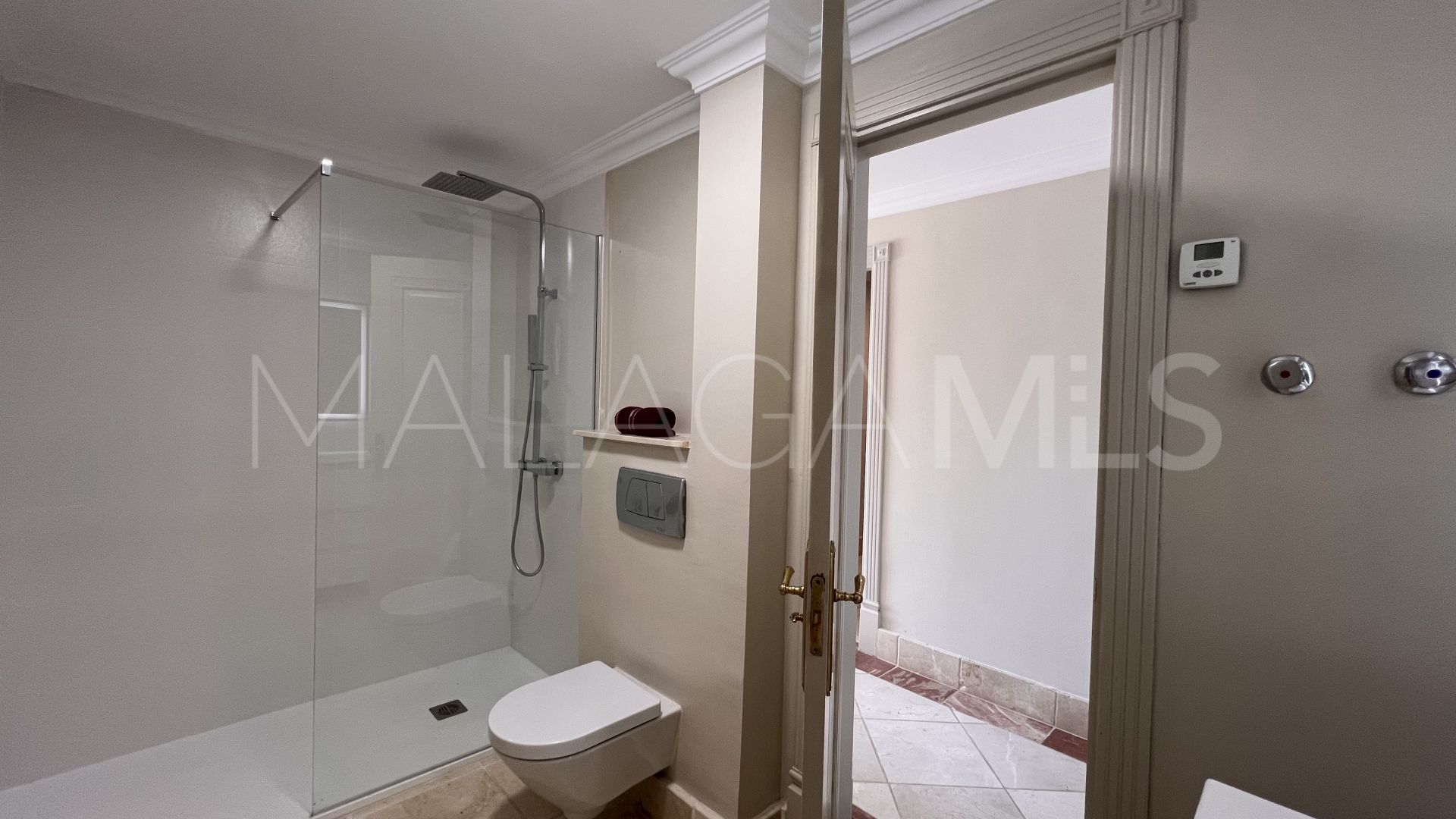 Buy villa in El Padron with 4 bedrooms