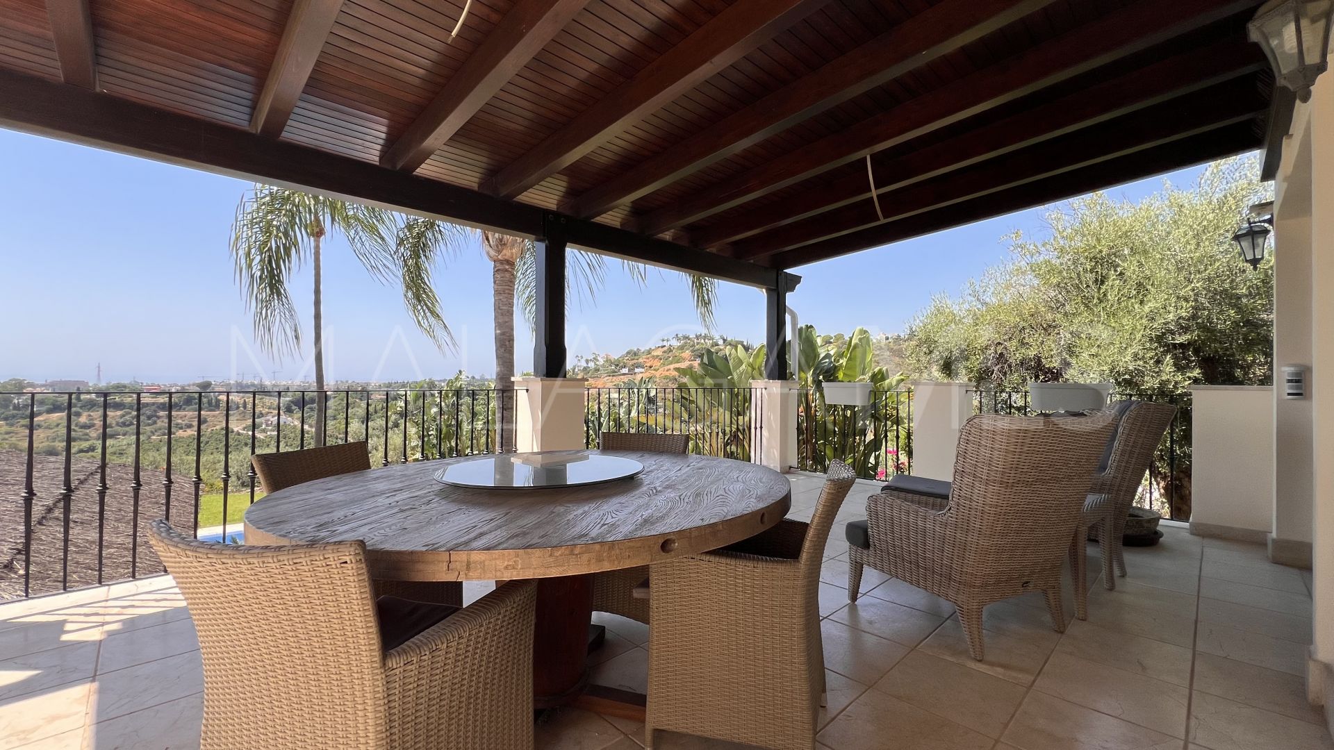 Buy villa in El Padron with 4 bedrooms