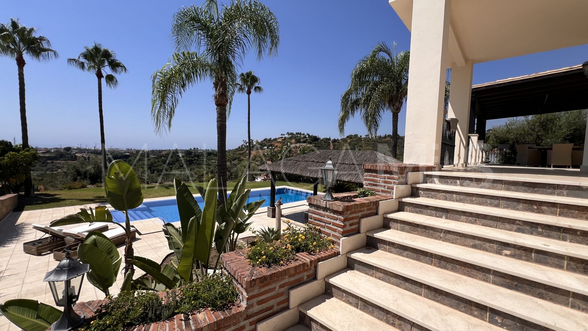 Buy villa in El Padron with 4 bedrooms