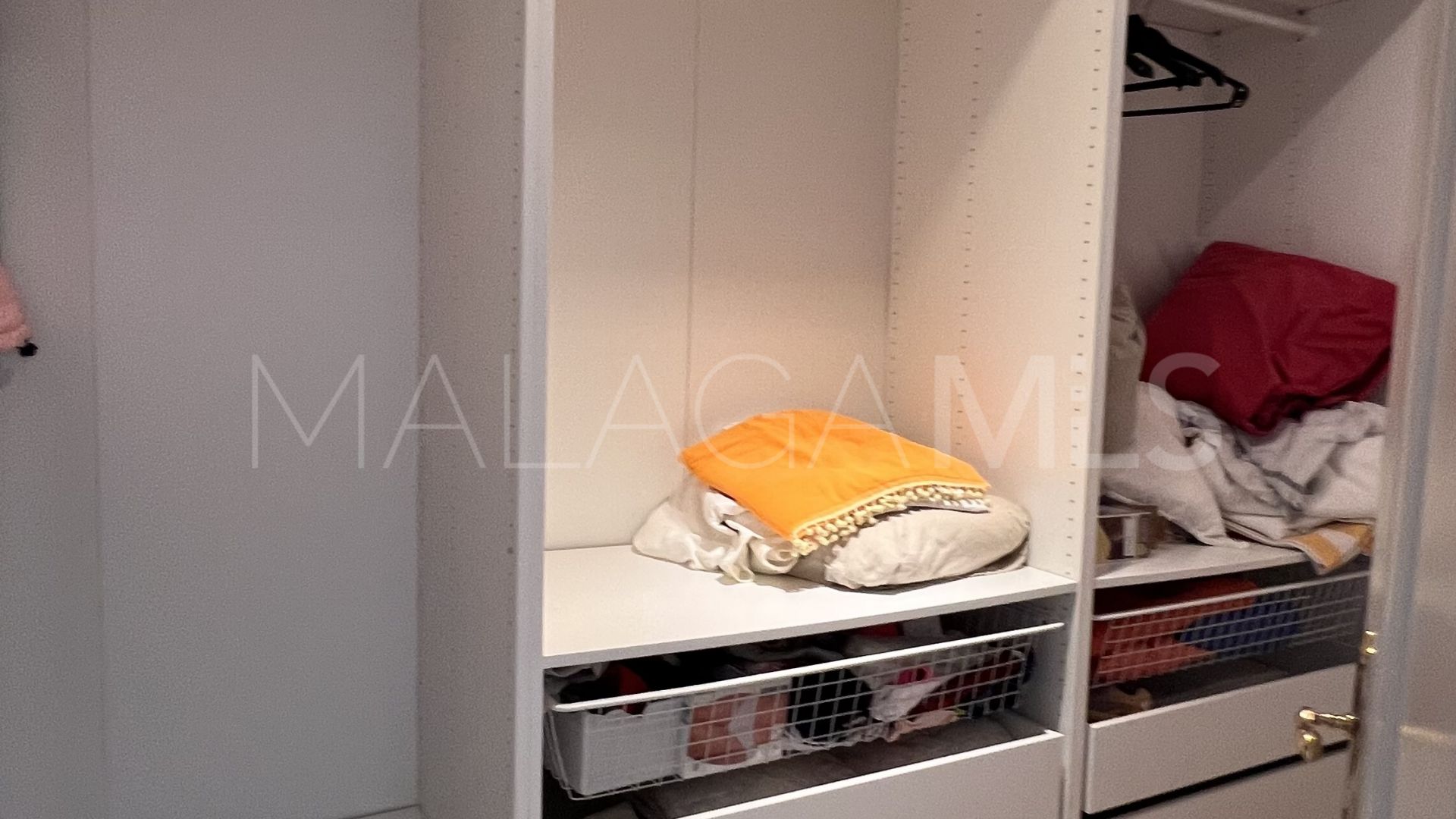 Buy villa in El Padron with 4 bedrooms