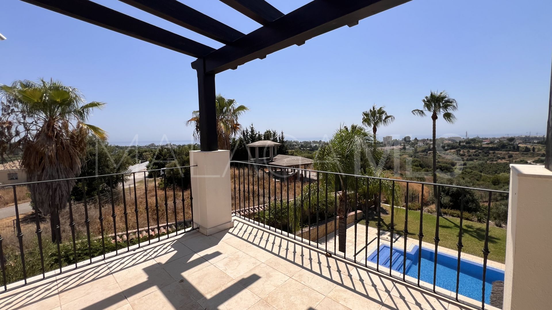 Buy villa in El Padron with 4 bedrooms