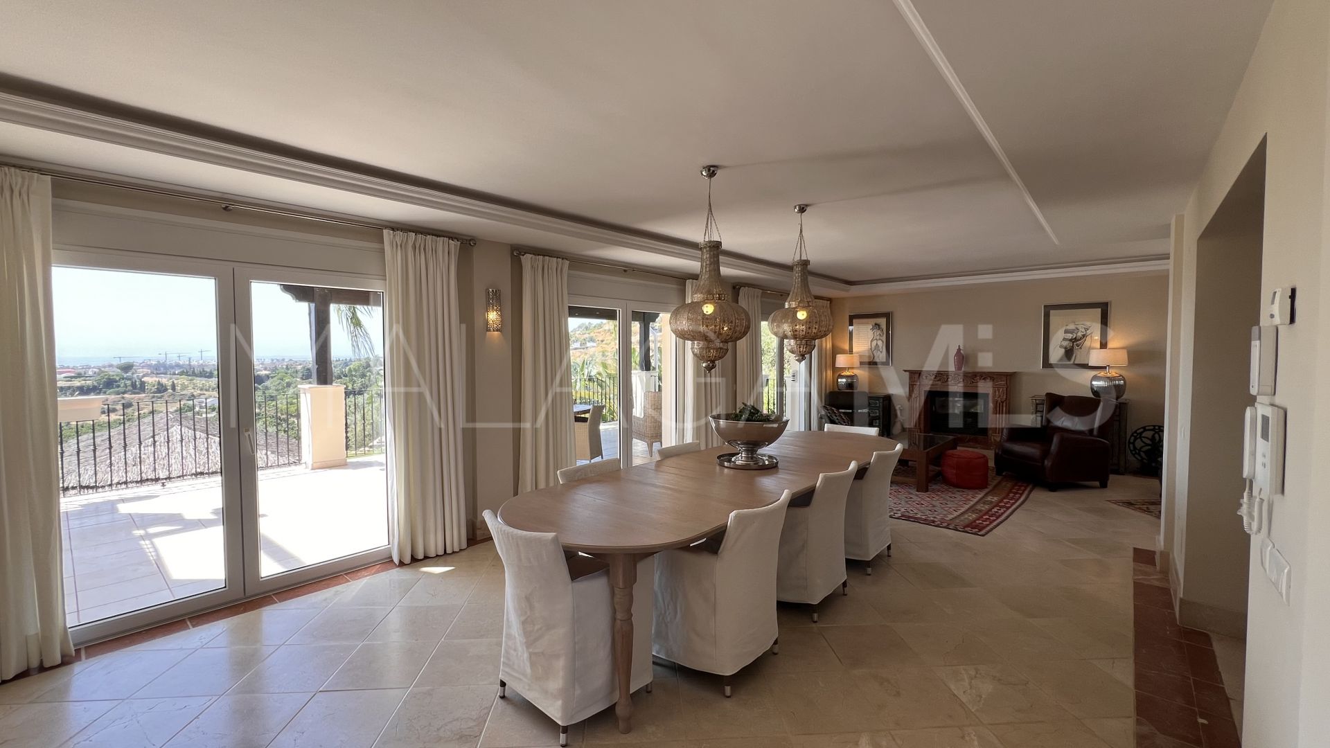 Buy villa in El Padron with 4 bedrooms
