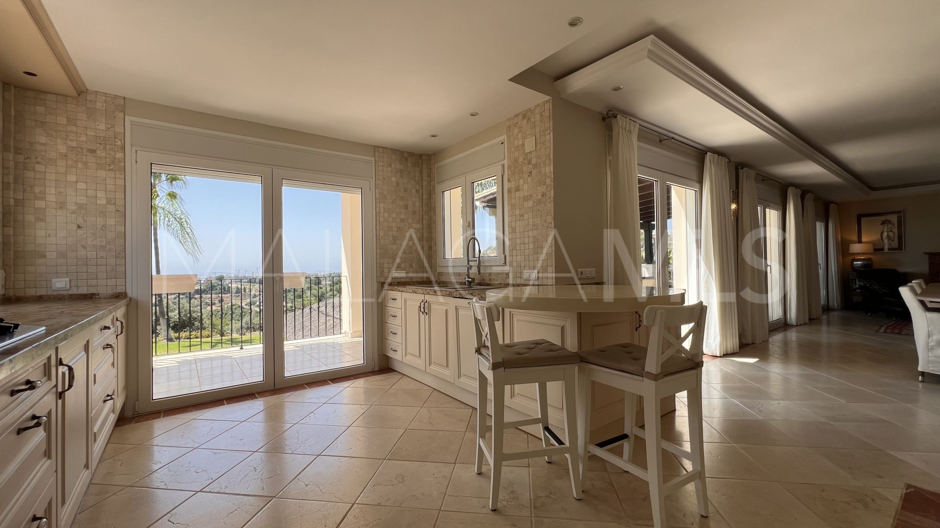 Buy villa in El Padron with 4 bedrooms