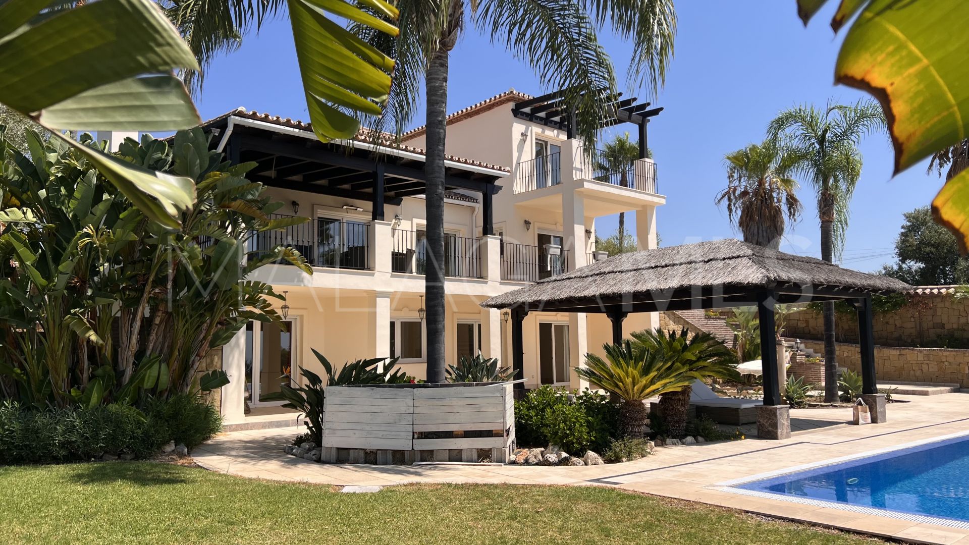 Buy villa in El Padron with 4 bedrooms