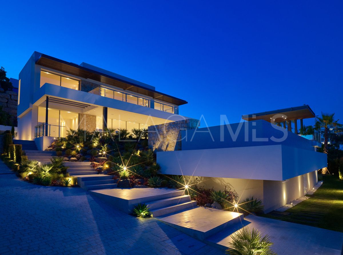 Villa for sale in Benahavis