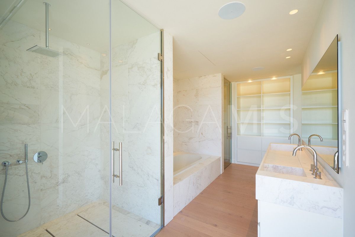 Villa for sale in Benahavis