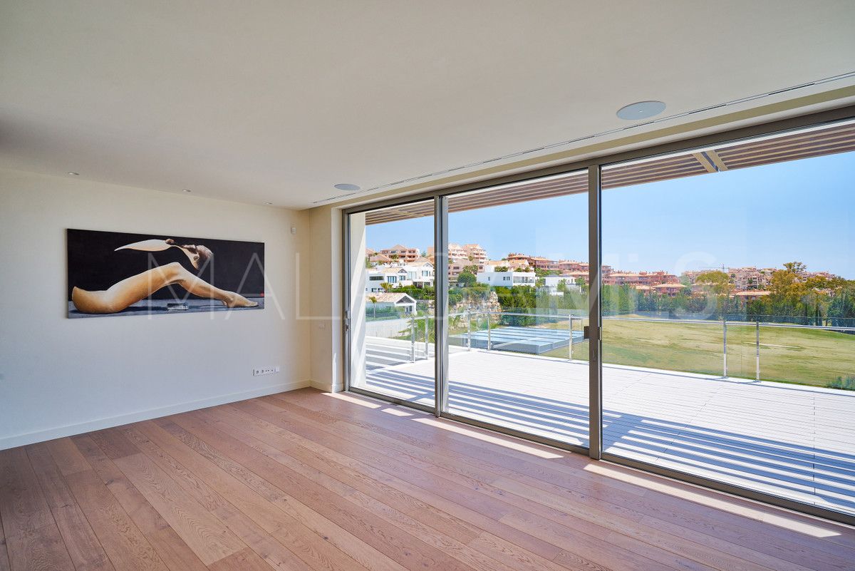 Villa for sale in Benahavis