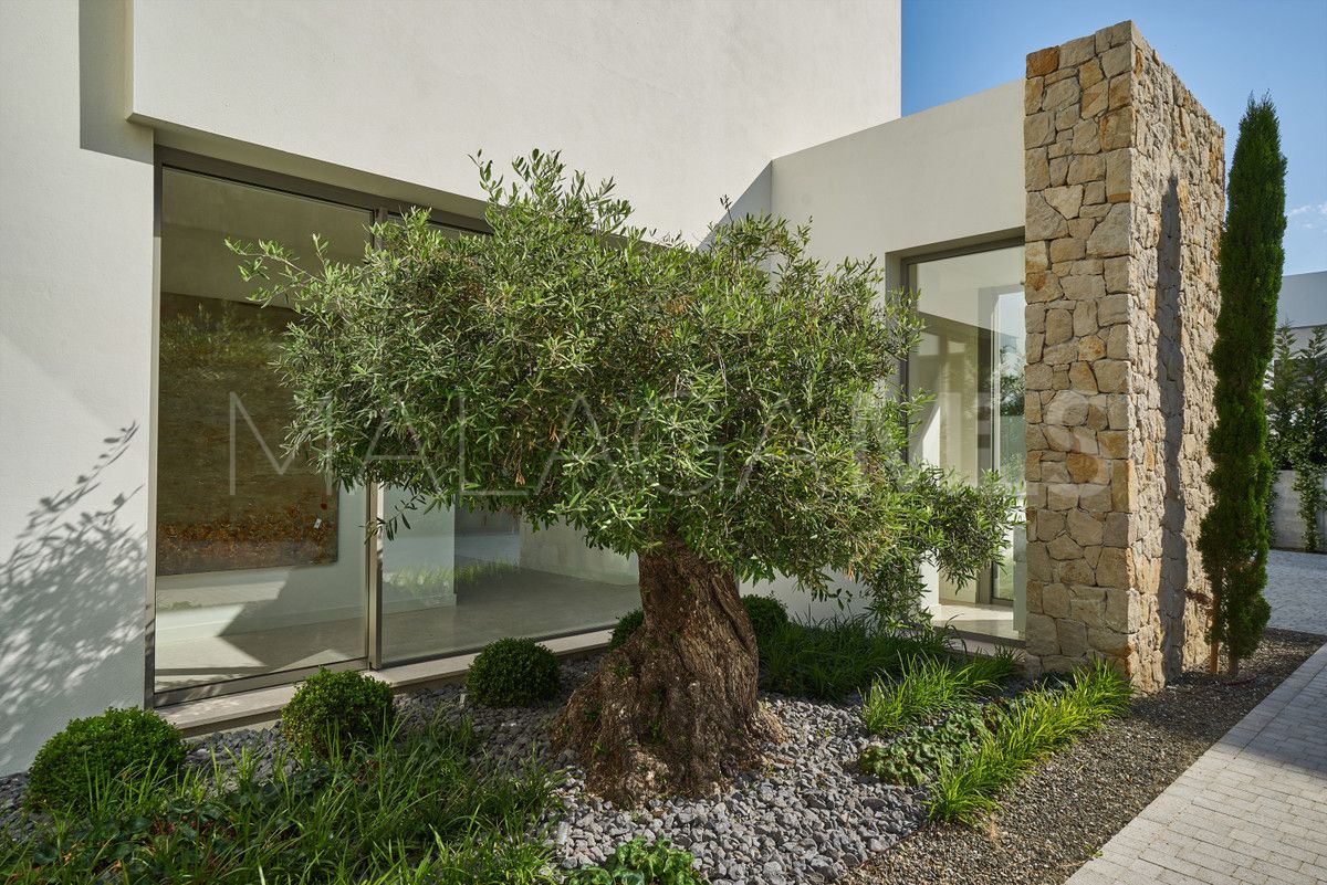 Villa for sale in Benahavis