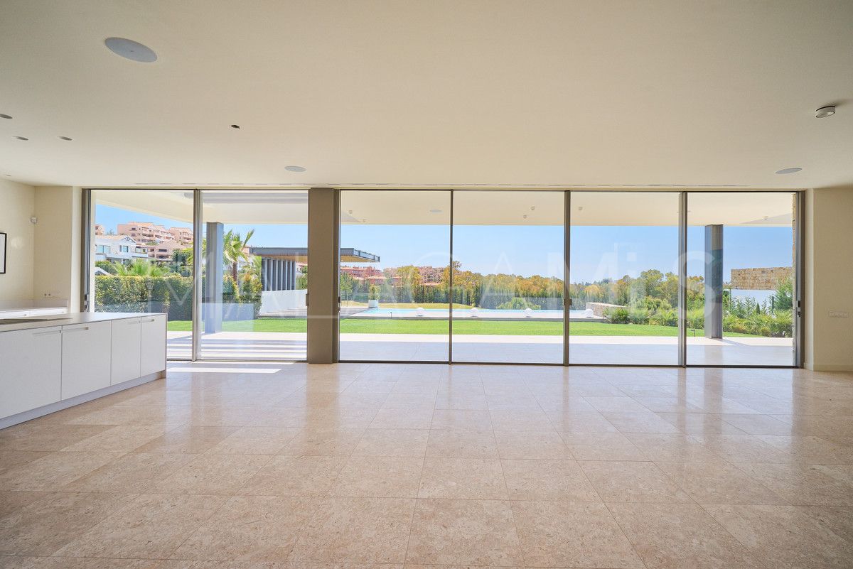 Villa for sale in Benahavis