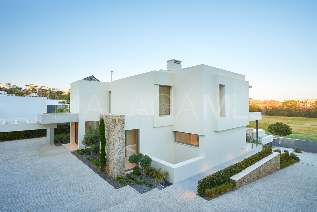 Villa for sale in Benahavis