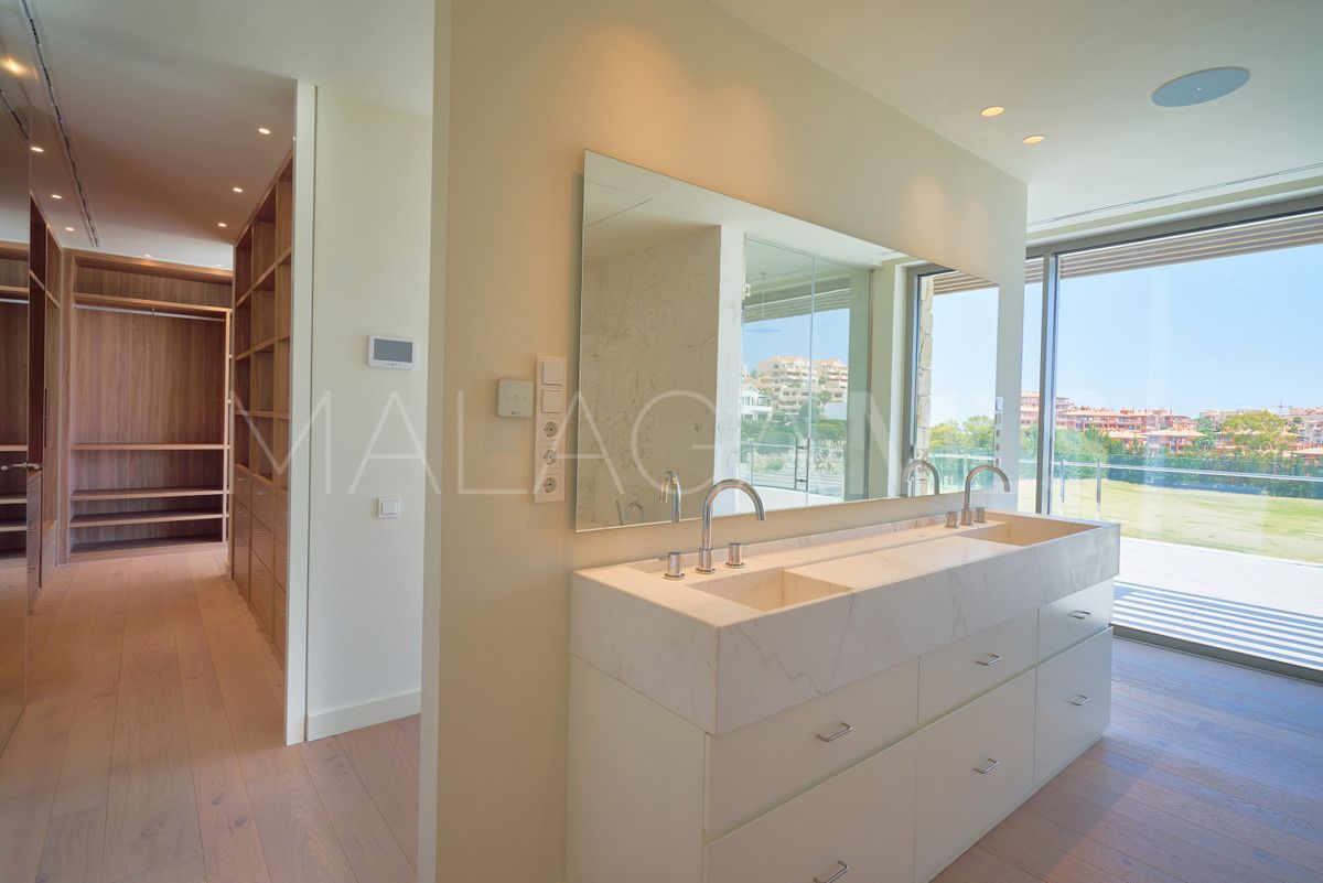 Villa for sale in Benahavis