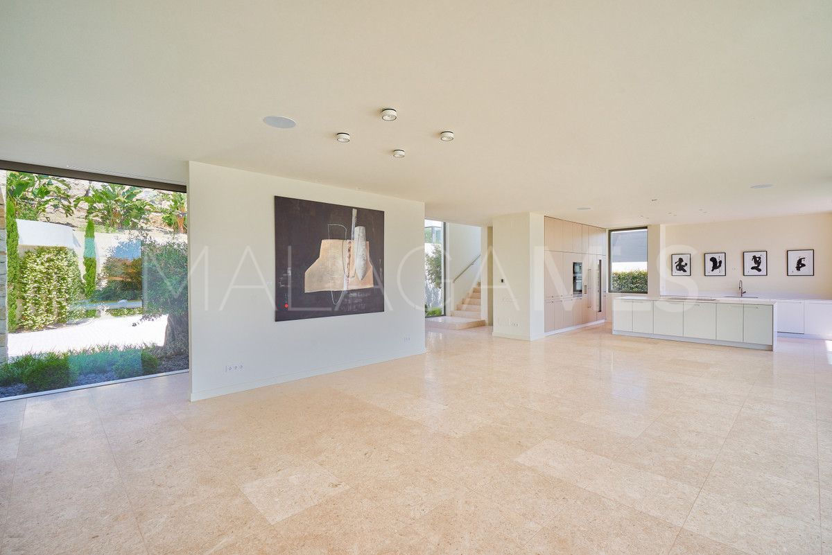 Villa for sale in Benahavis