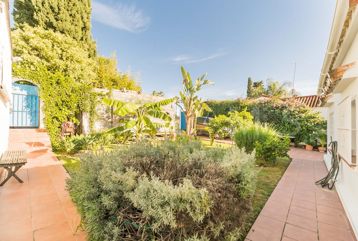 Villa for sale in Guadalmina Alta