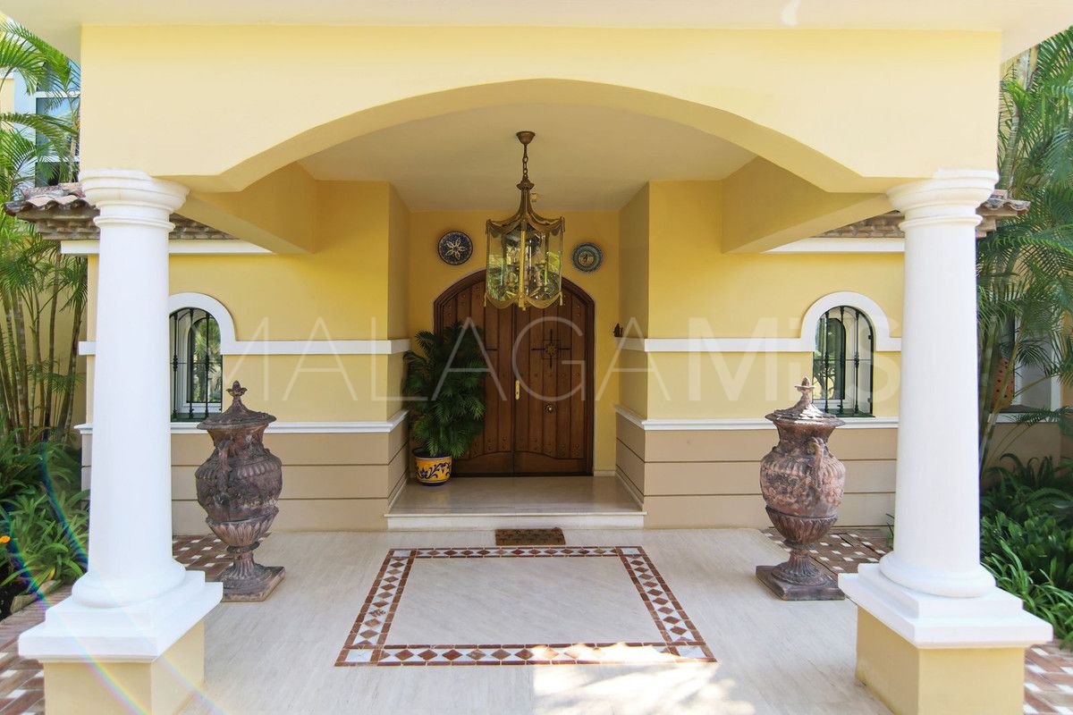 Villa for sale in El Paraiso