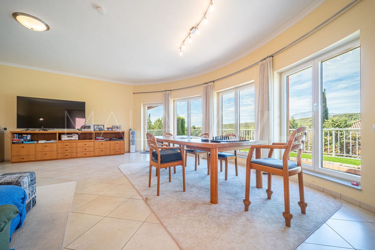 Villa for sale in El Paraiso
