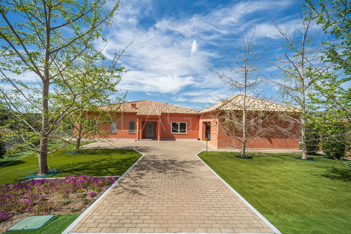 Villa for sale in El Paraiso