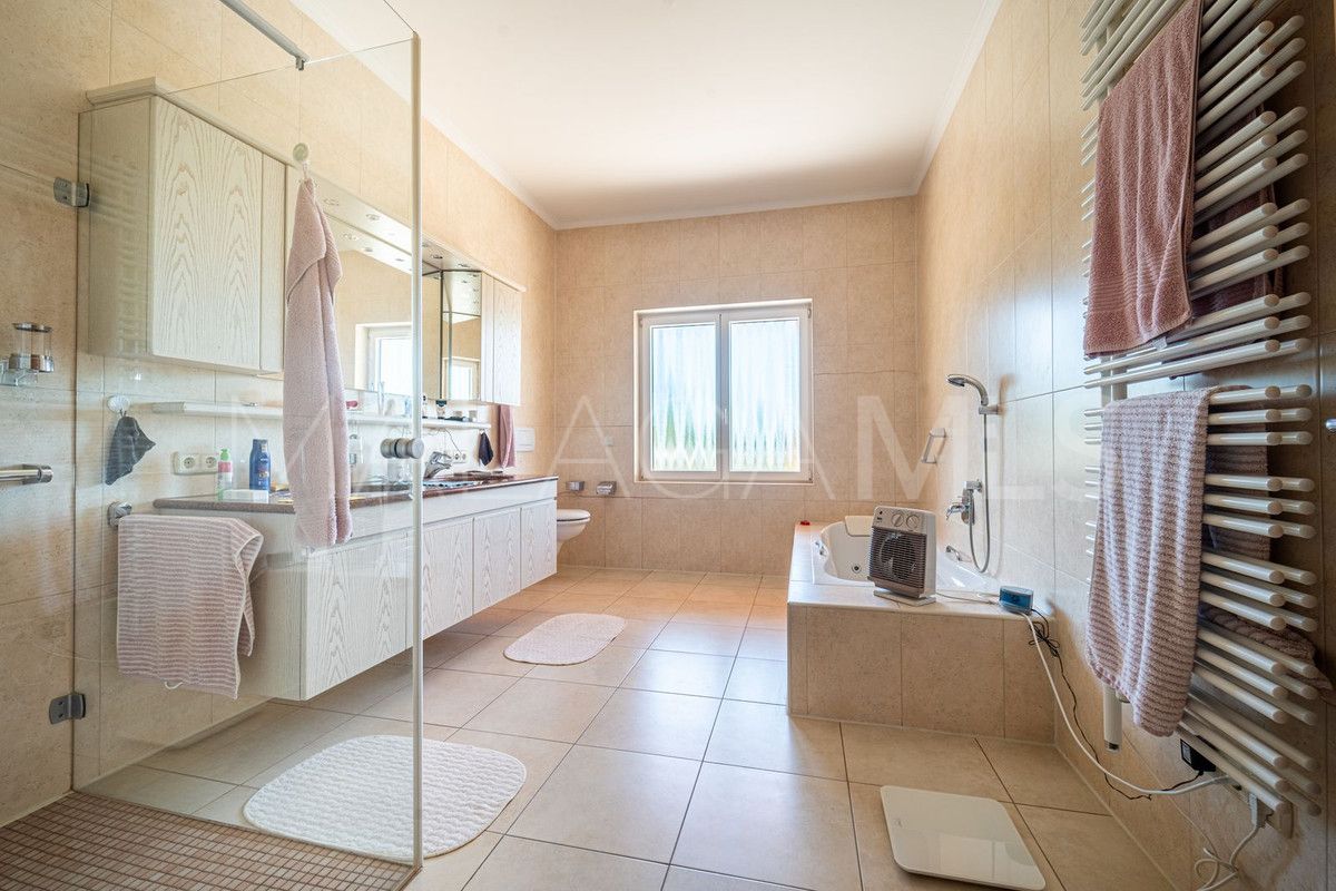 Villa for sale in El Paraiso