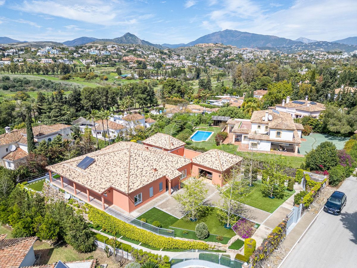 Villa for sale in El Paraiso