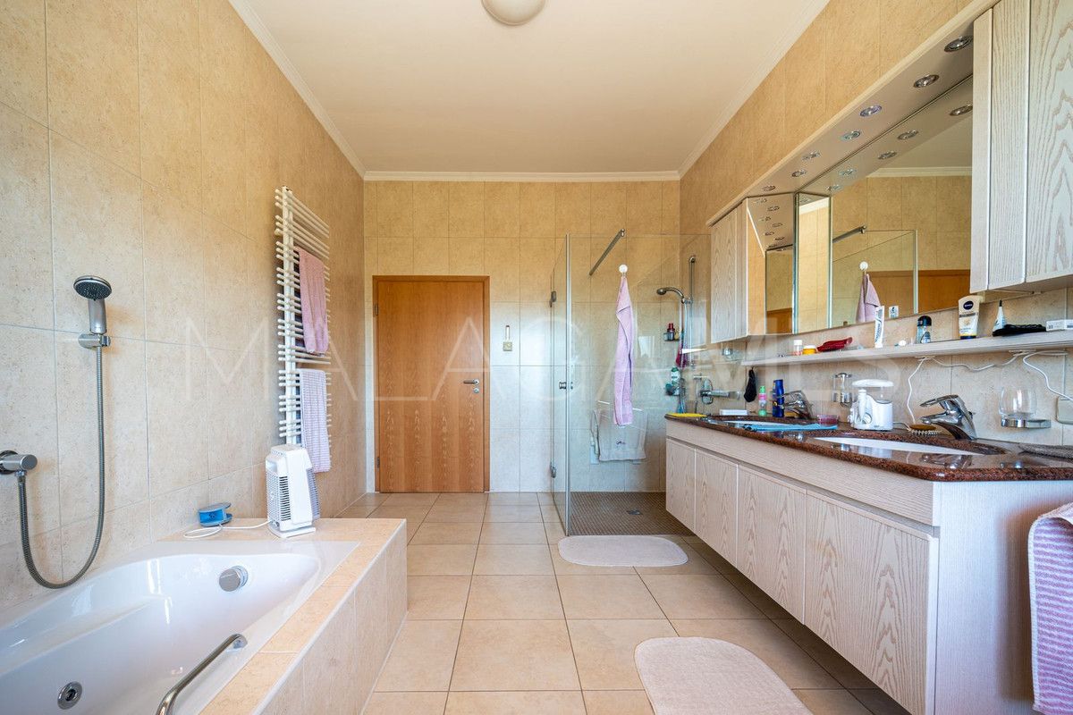 Villa for sale in El Paraiso