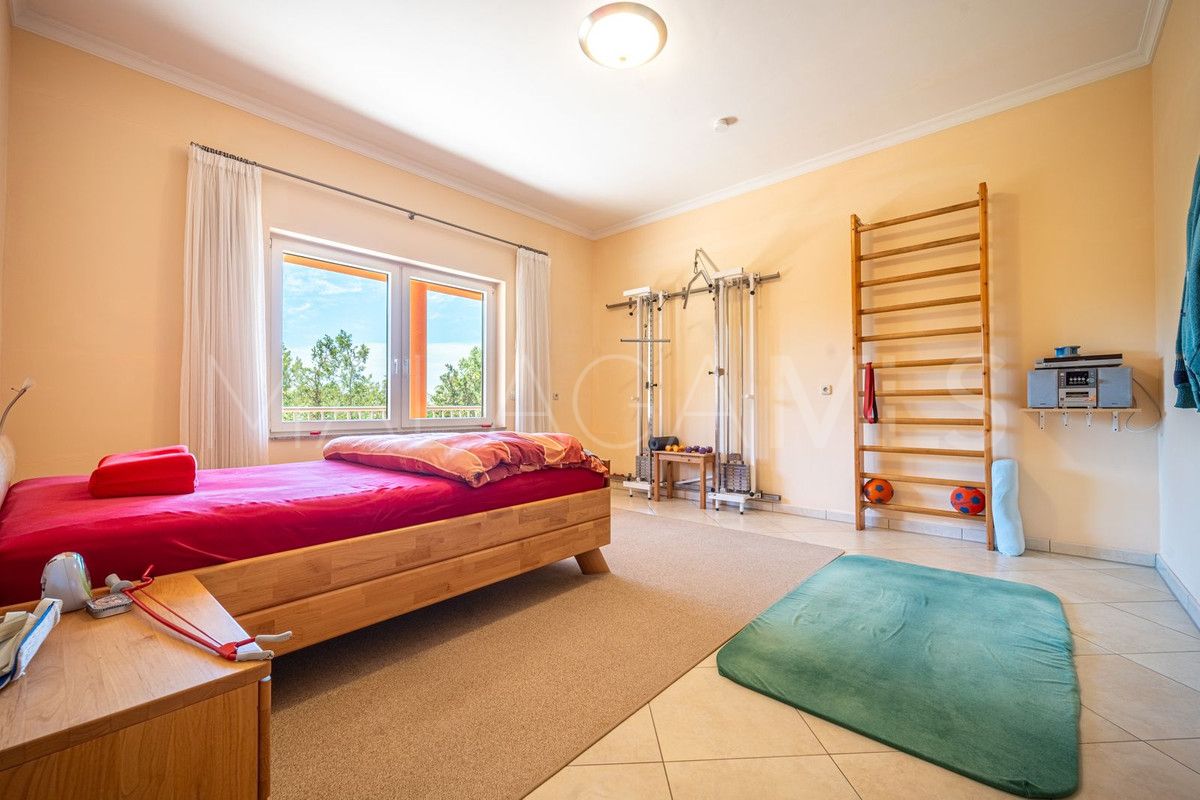 Villa for sale in El Paraiso