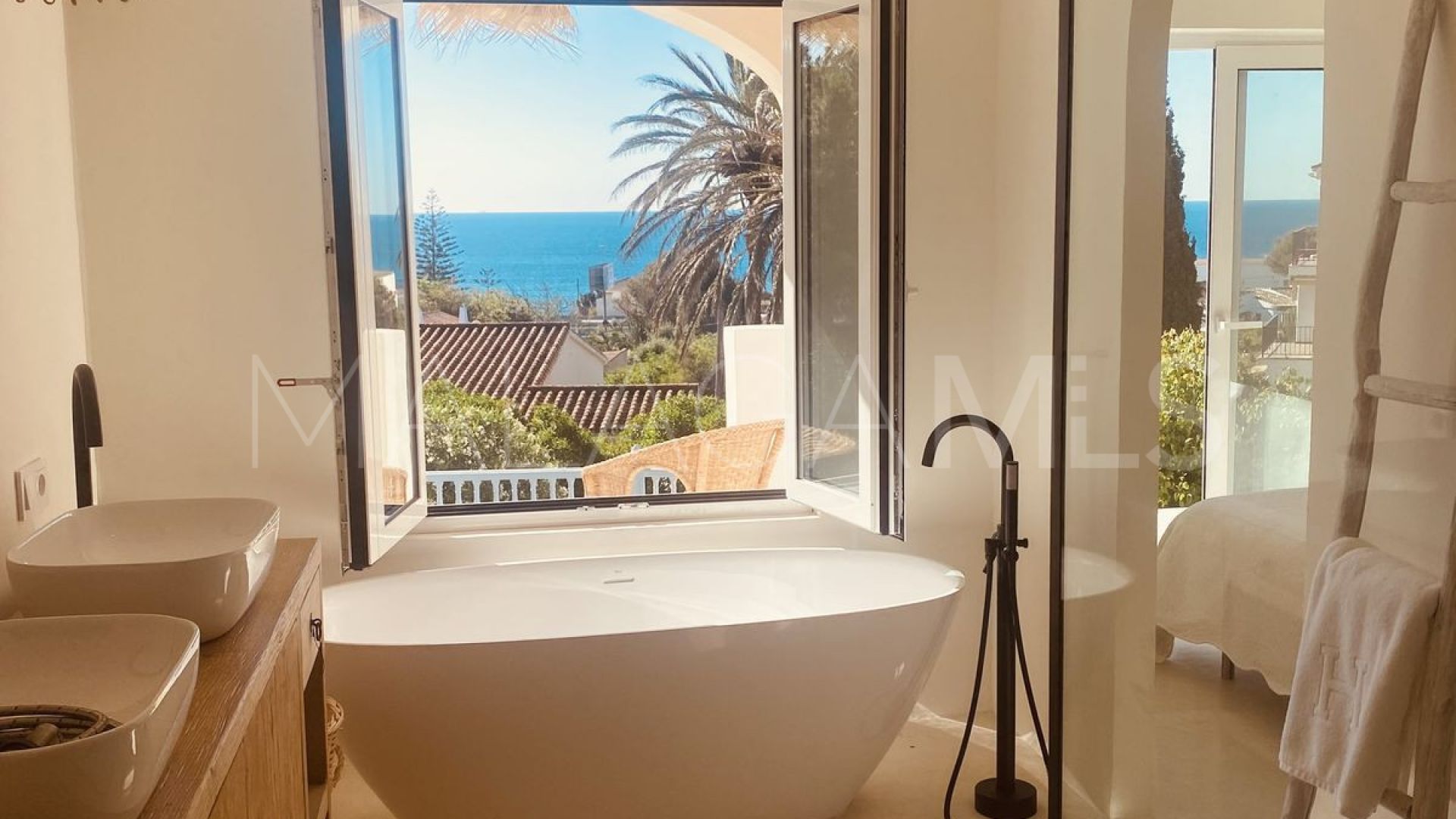 Villa for sale in El Chaparral with 5 bedrooms