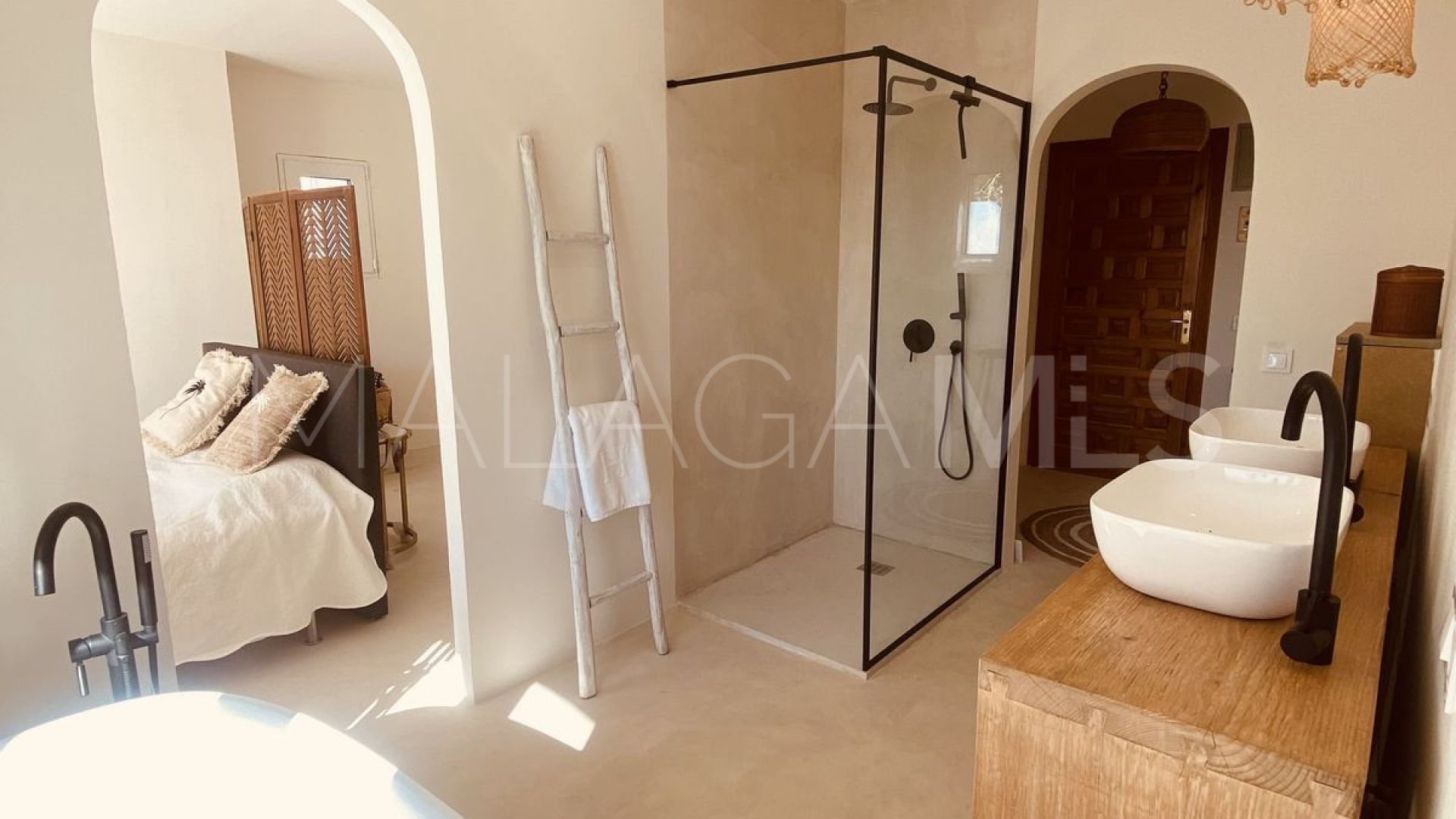 Villa for sale in El Chaparral with 5 bedrooms