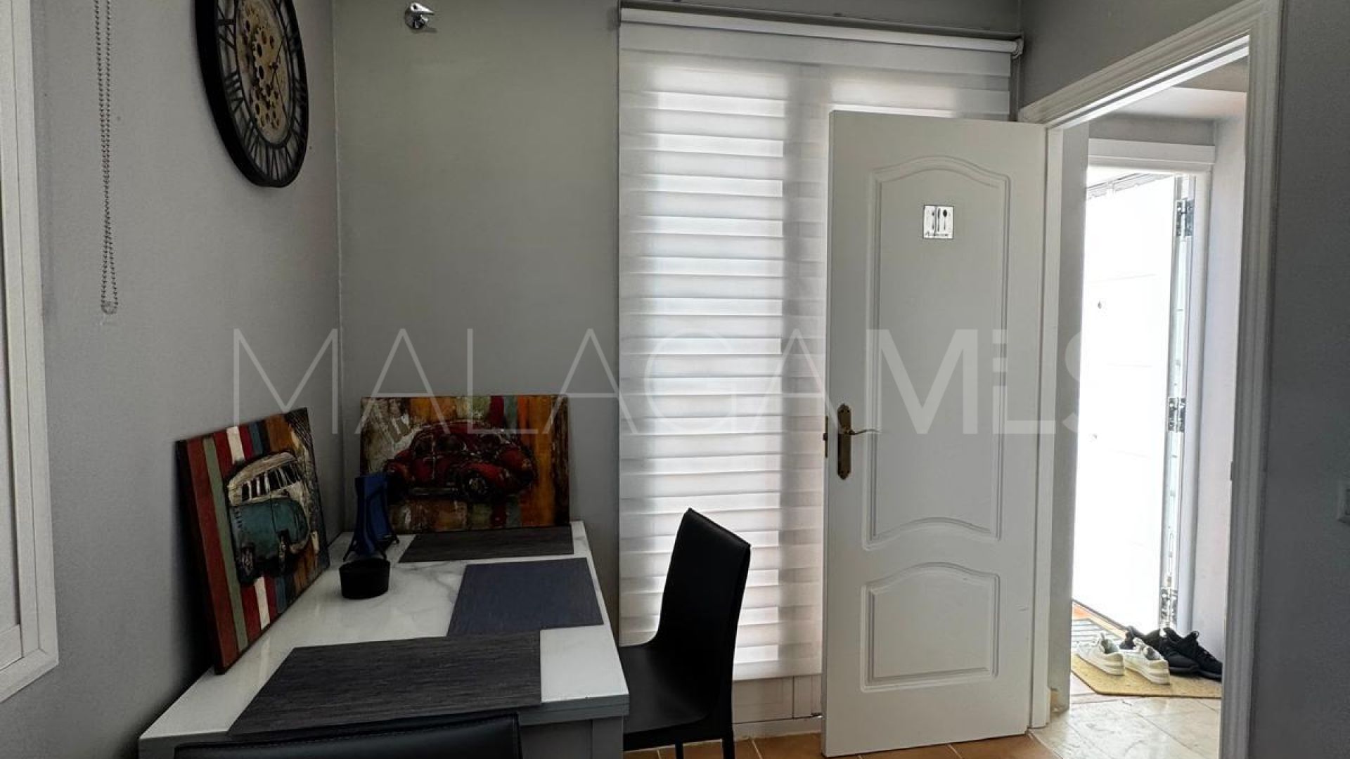 For sale town house in Aloha Lake Village with 2 bedrooms