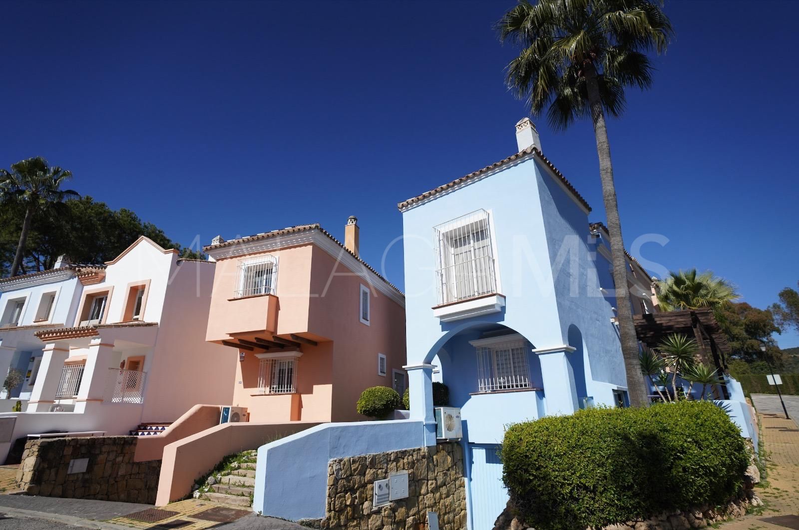 For sale town house in Aloha Lake Village with 2 bedrooms