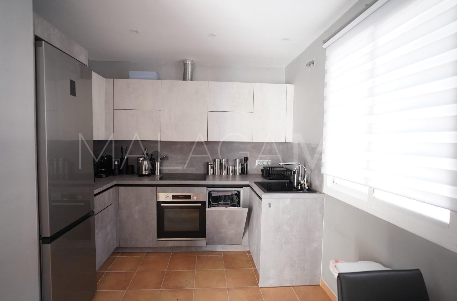 For sale town house in Aloha Lake Village with 2 bedrooms