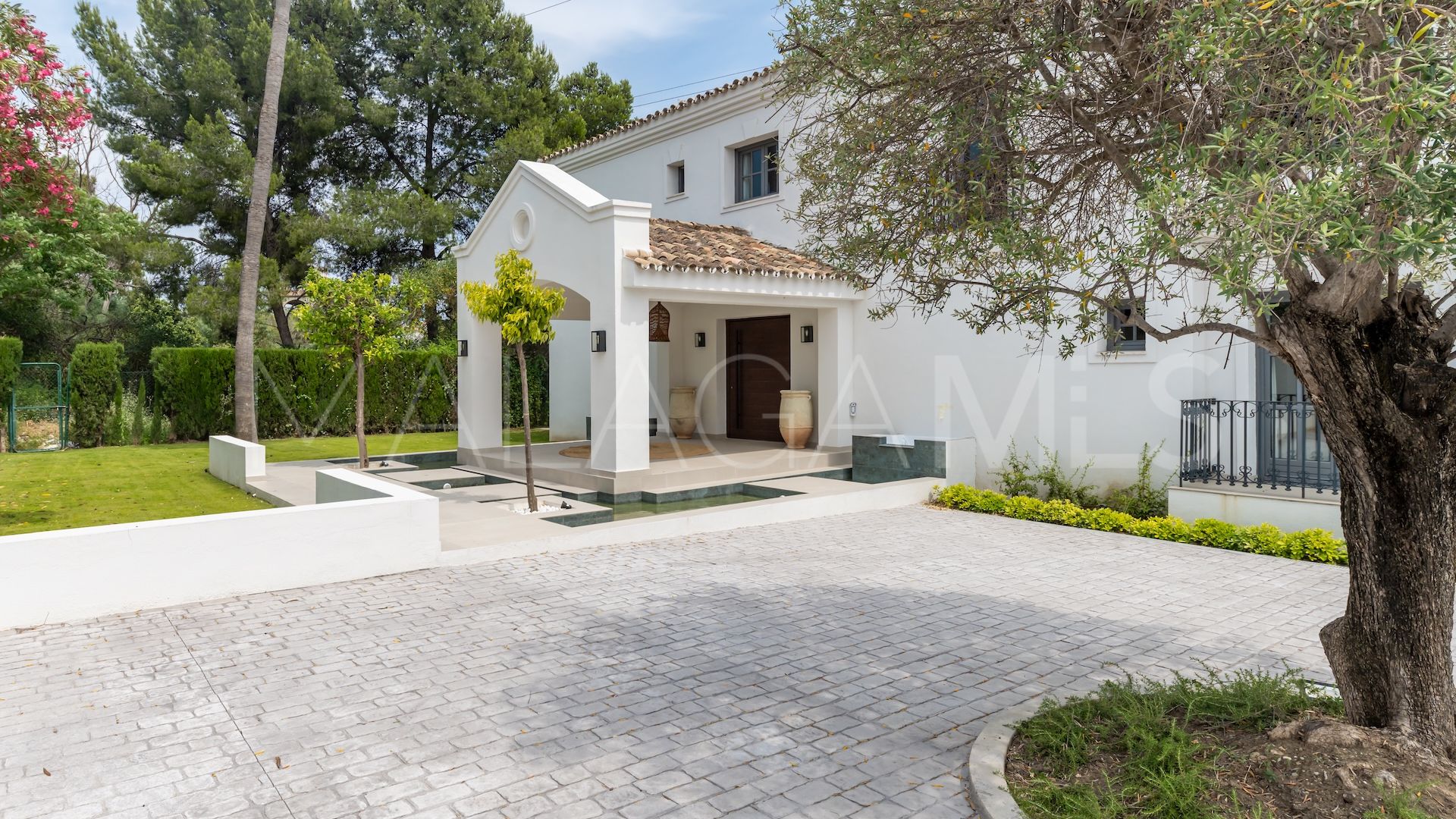 Villa for sale in Atalaya Golf