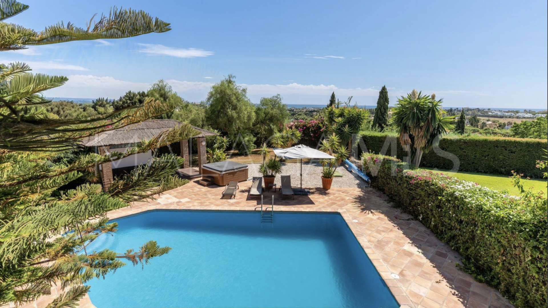 Buy villa in Puerto del Almendro with 5 bedrooms