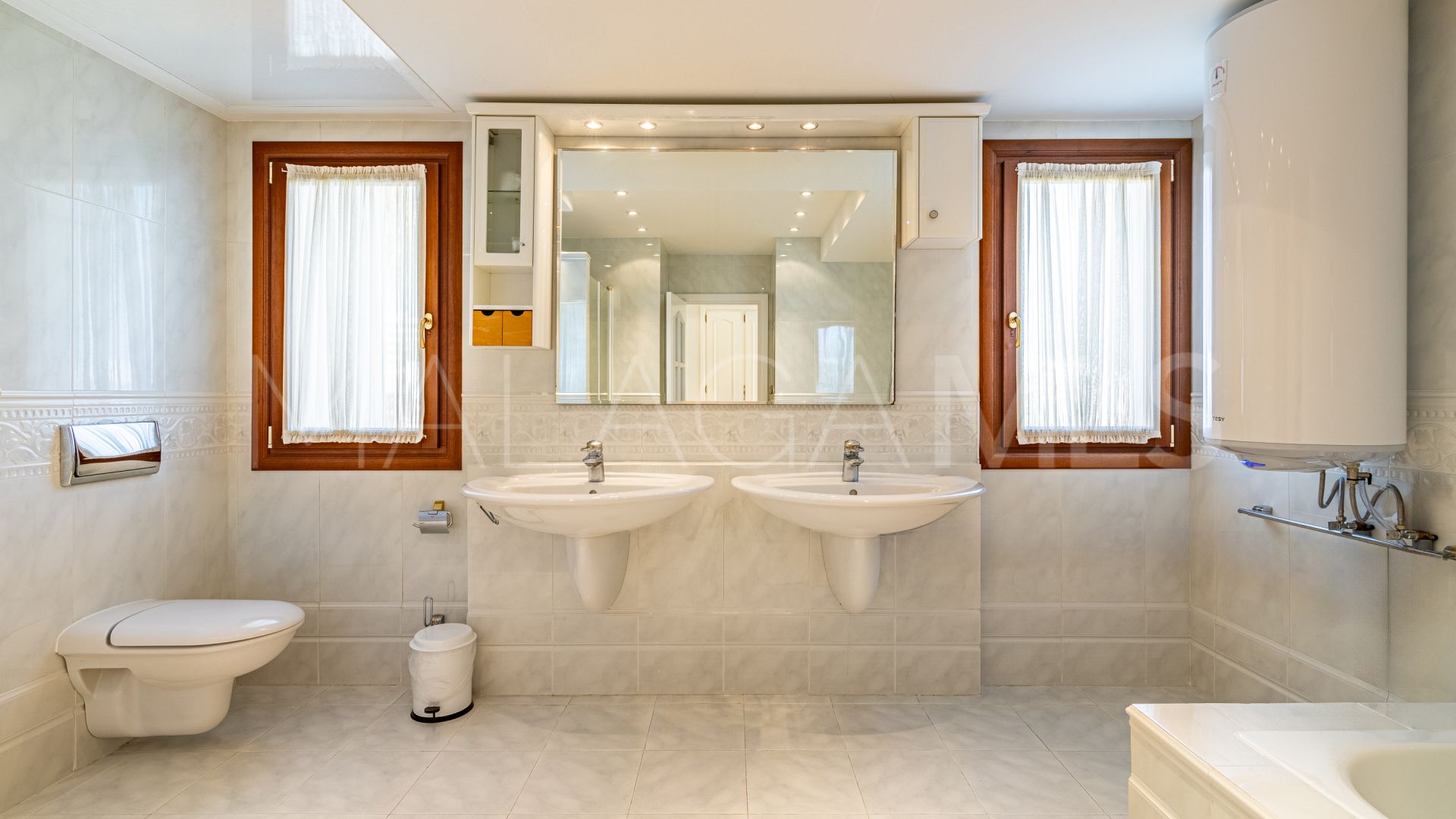 Se vende villa de 5 bedrooms in Costalita