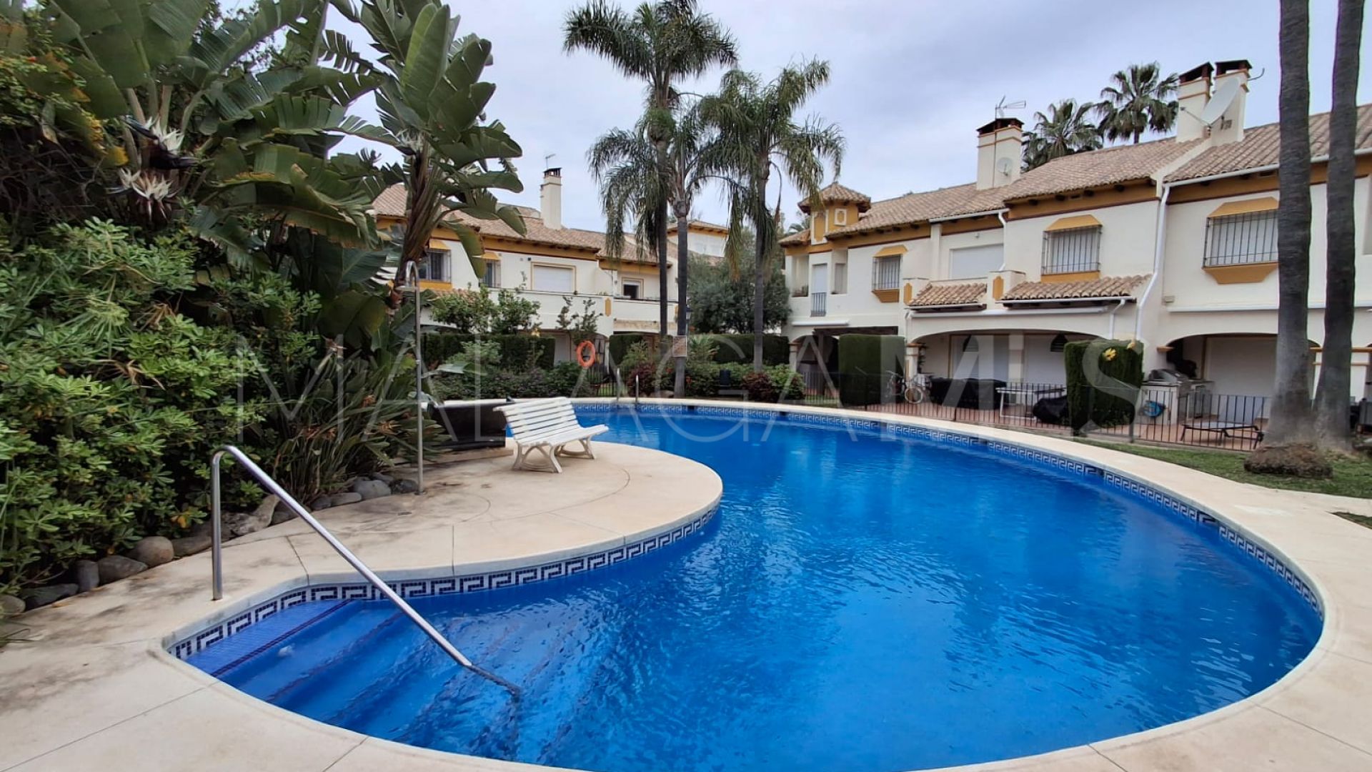 Radhus for sale in Nueva Andalucia