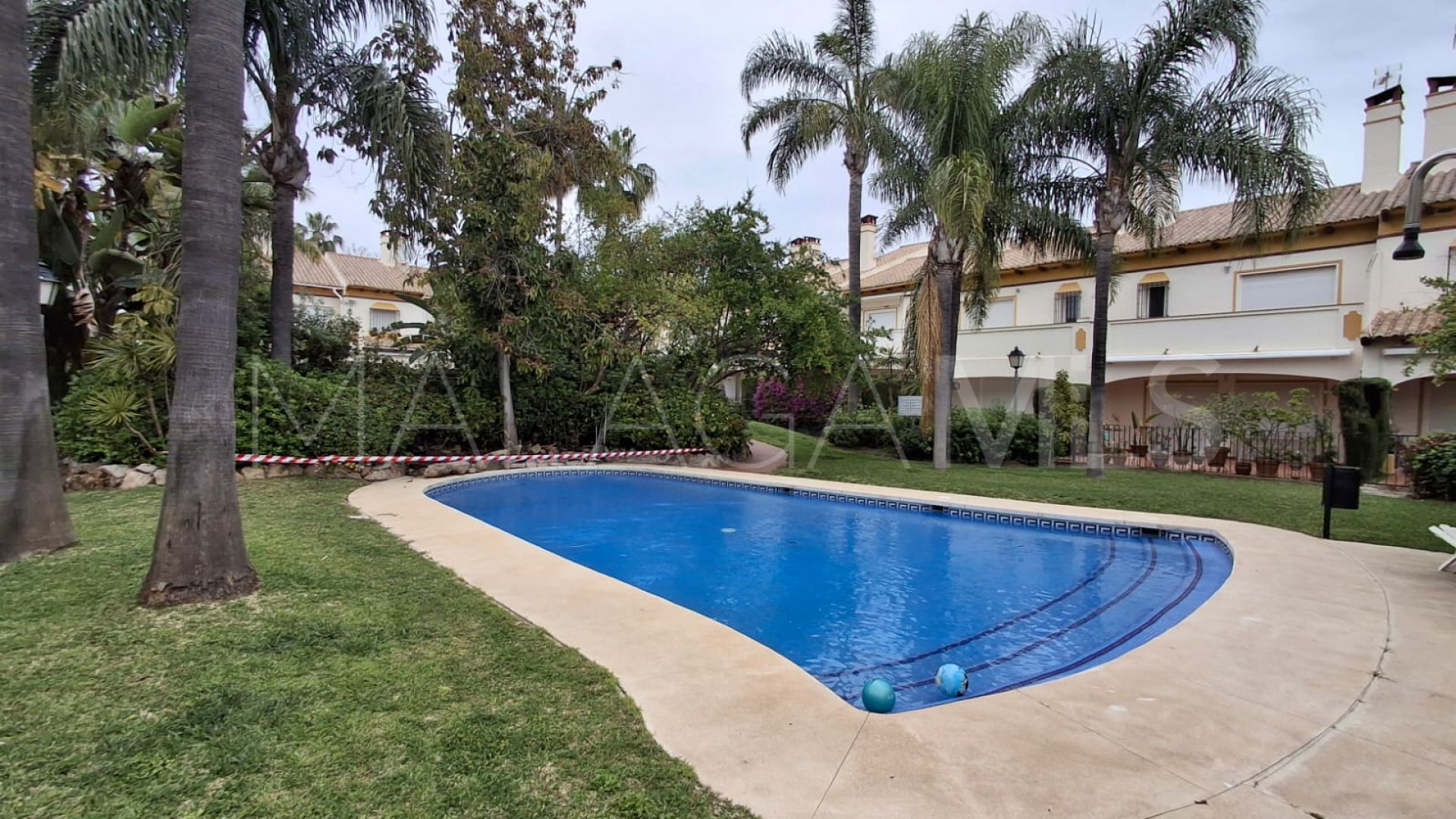 Radhus for sale in Nueva Andalucia