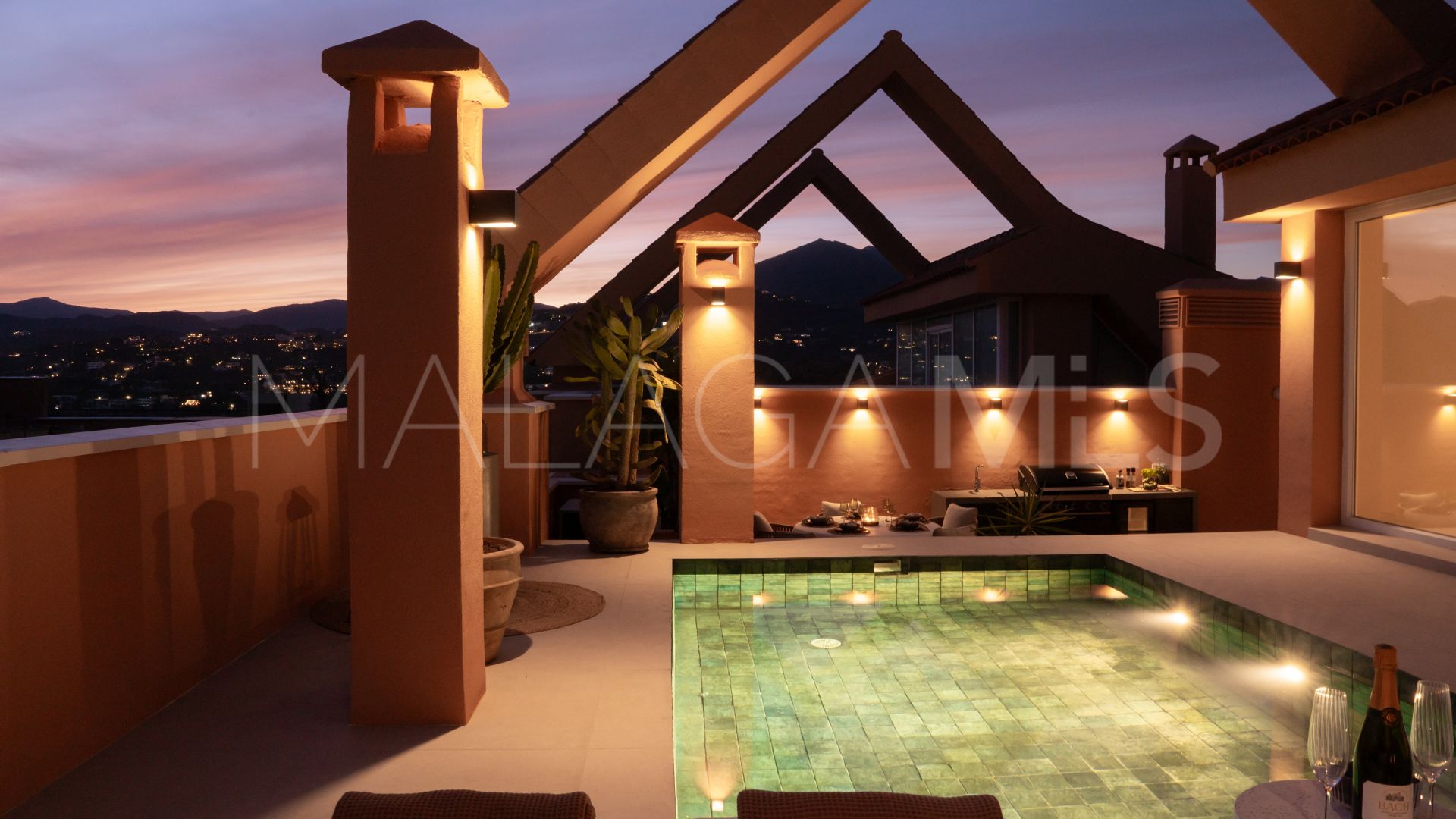 3 bedrooms penthouse for sale in Magna Marbella