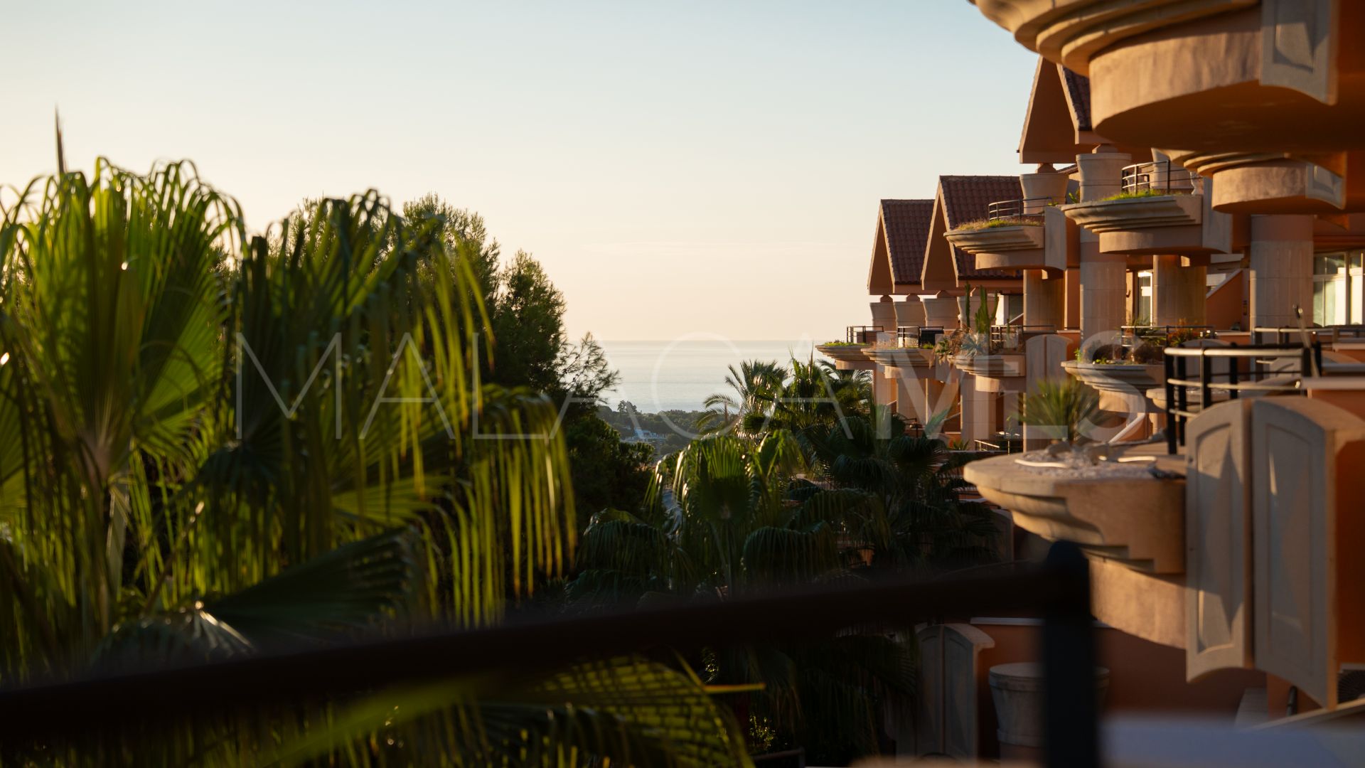 3 bedrooms penthouse for sale in Magna Marbella