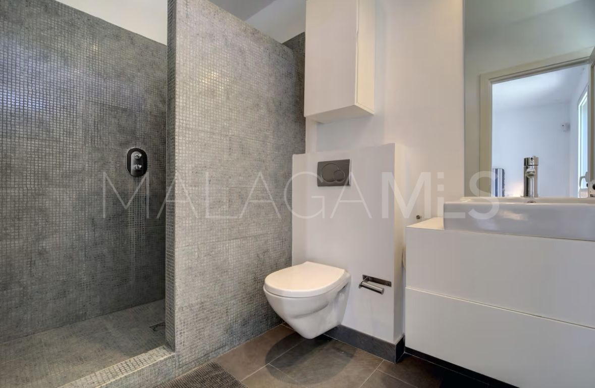 Villa for sale in Manilva Beach with 6 bedrooms