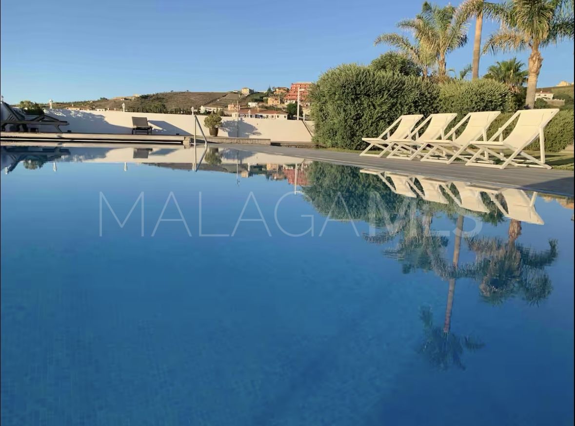 Villa for sale in Manilva Beach with 6 bedrooms
