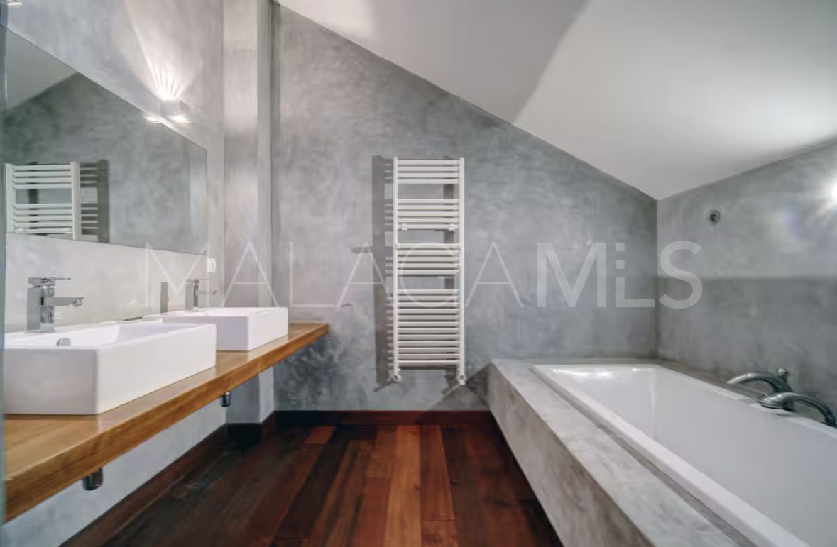 Villa for sale in Manilva Beach with 6 bedrooms