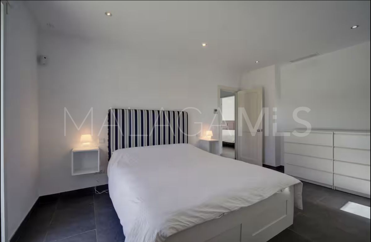 Villa for sale in Manilva Beach with 6 bedrooms