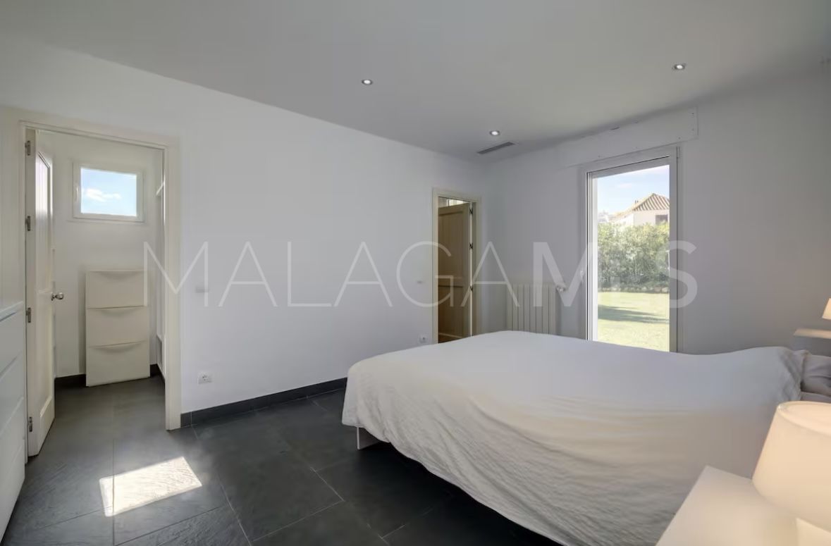 Villa for sale in Manilva Beach with 6 bedrooms