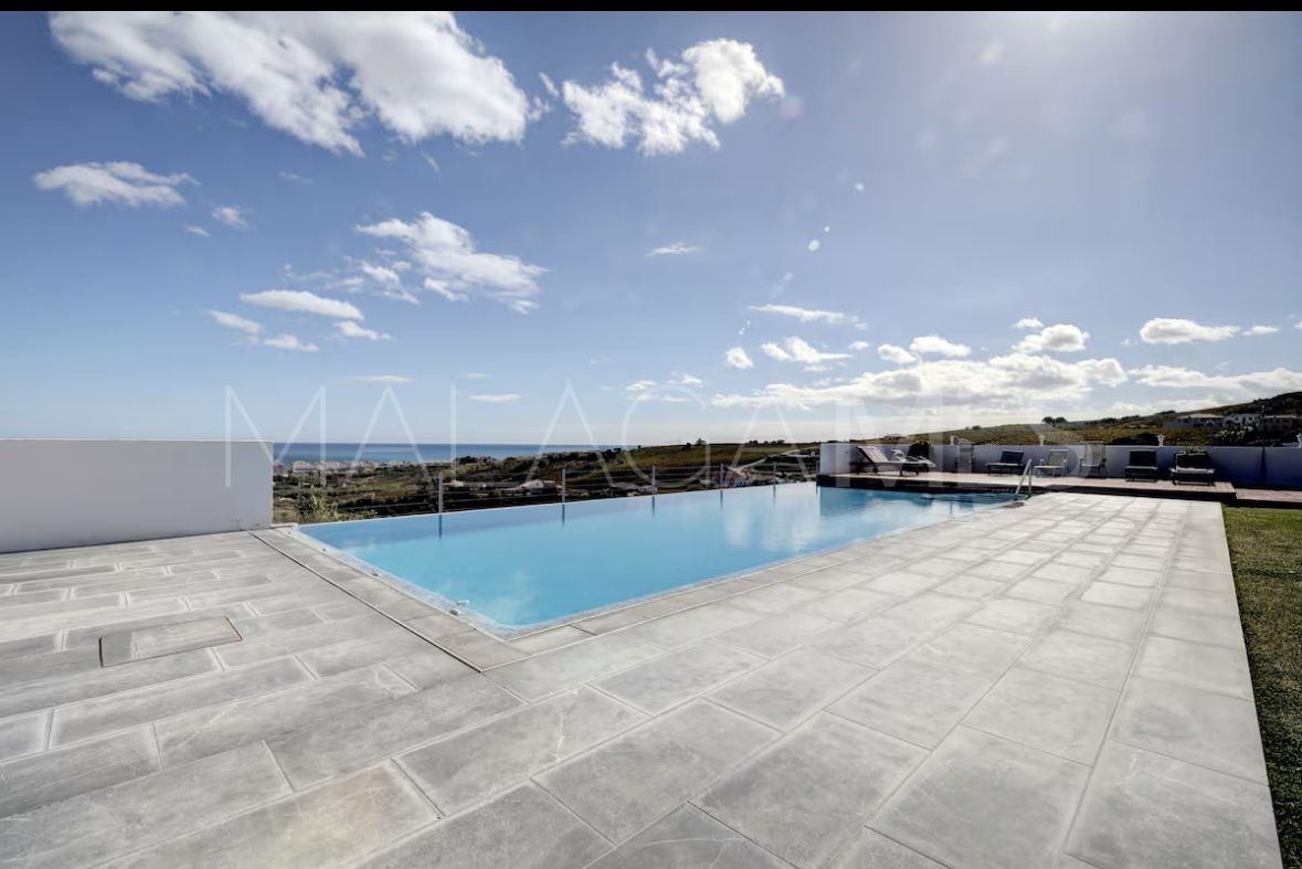 Villa for sale in Manilva Beach with 6 bedrooms