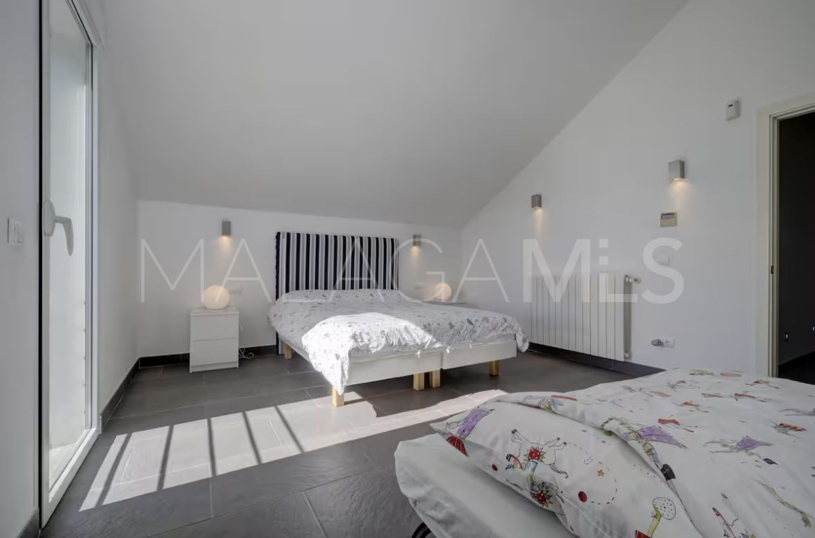 Villa for sale in Manilva Beach with 6 bedrooms
