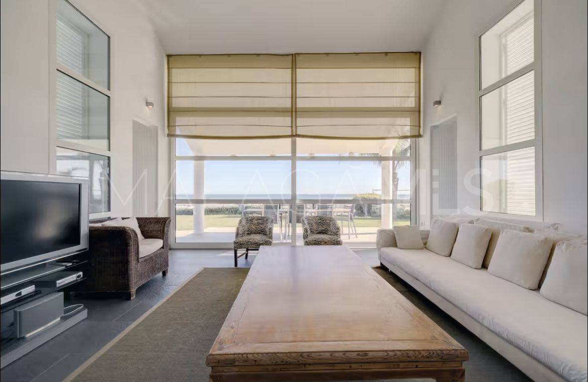Villa for sale in Manilva Beach with 6 bedrooms