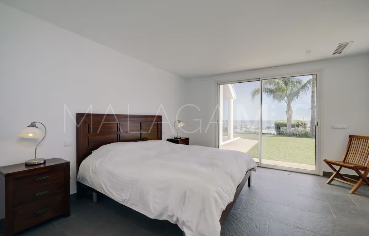Villa for sale in Manilva Beach with 6 bedrooms