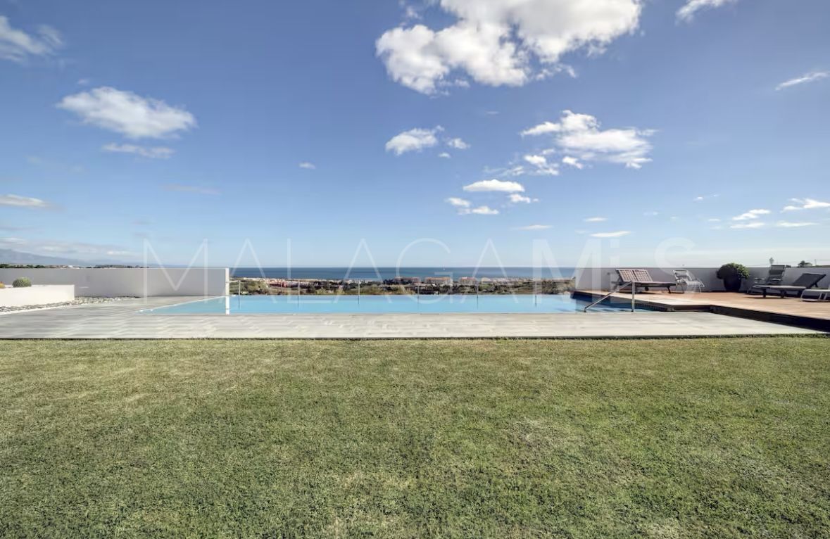 Villa for sale in Manilva Beach with 6 bedrooms