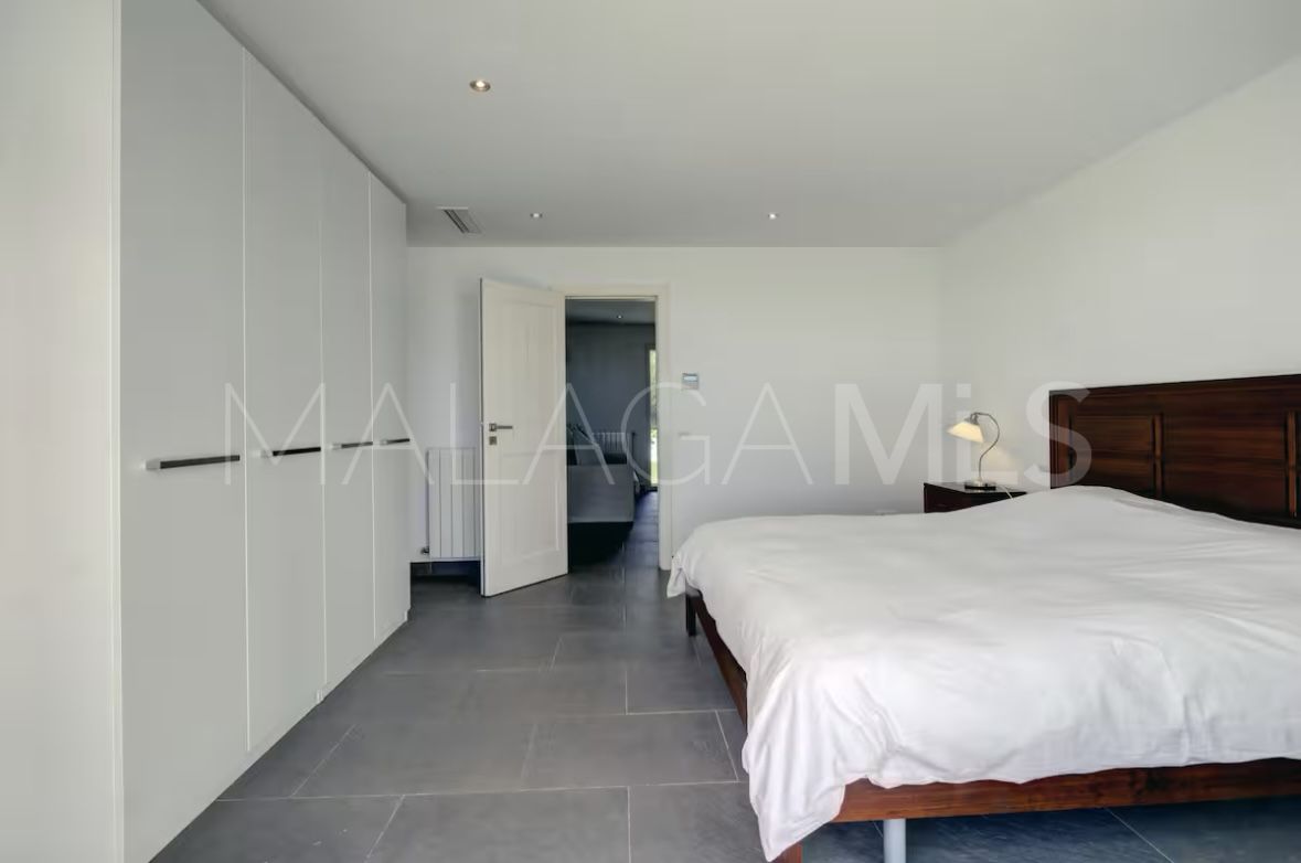 Villa for sale in Manilva Beach with 6 bedrooms
